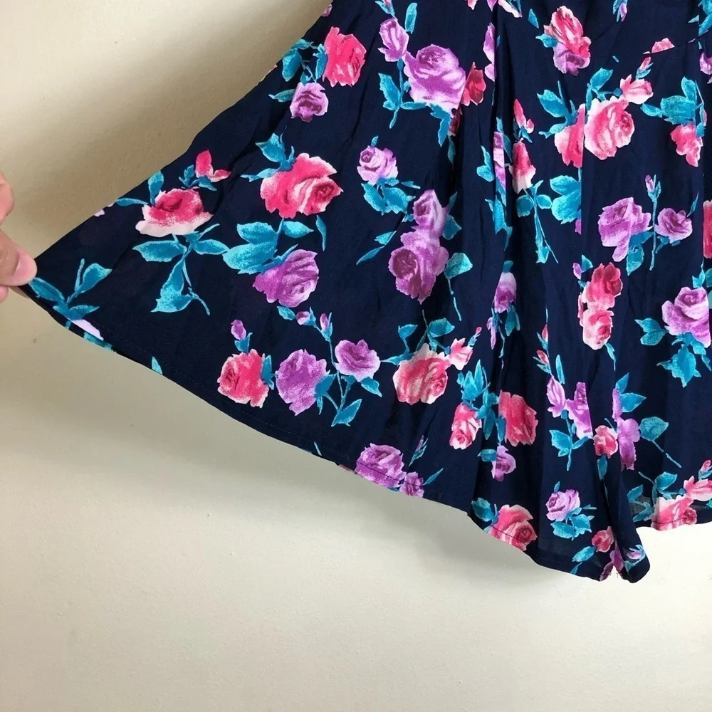 NEW Seek The Label Women’s Small Lightweight Off-the-Shoulder Floral Romper - Picture 4 of 6